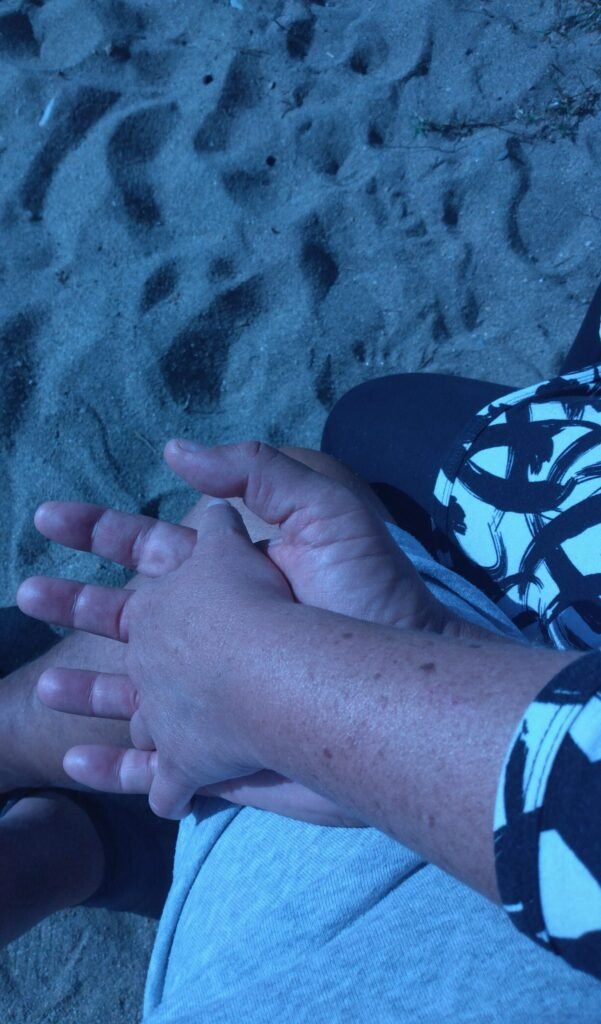 mains ambiance bleue mains ambiance bleue